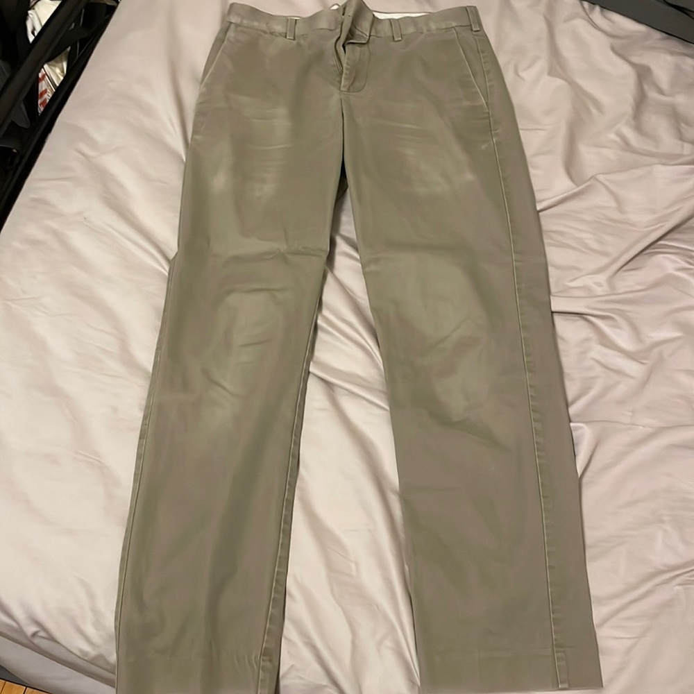Apt 9 men’s khakis size 31/32 slim fit